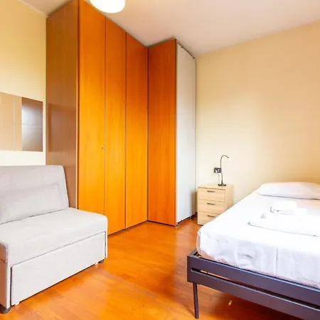 Apartament Navigli For 7 - Metro 100m - I-host *