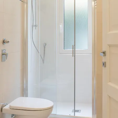 Apartament Porta Romana Garden Retreat - 3 Bedrooms & 2 Bathrooms