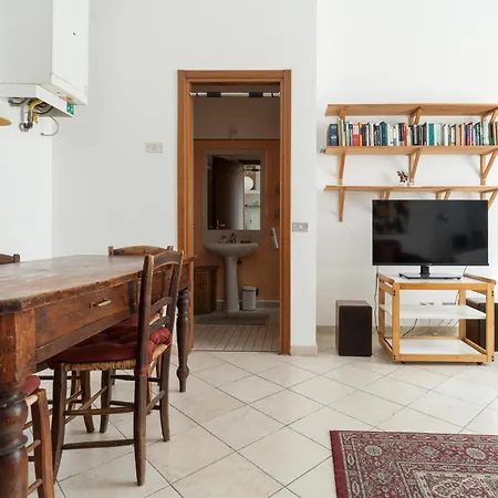 Guesthost - Comfy Near Mm1 Apartament *