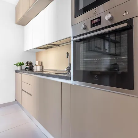 Apartament Imbonati Urban - Garage Privato- 3 Min Dalla Metro -10 Min Duomo Mediolan