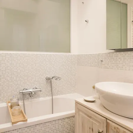 Apartament Chic Retreat - 2 Bedrooms & 2 Bathrooms