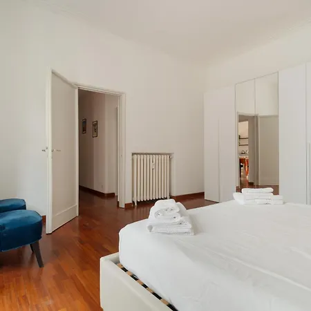 Guesthost - Spacious X8 Near San Babila *