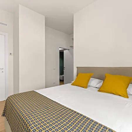Stayeasy Concordia - Skyline Penthouse, Downtown Apartament Mediolan