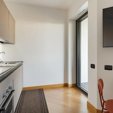 Apartament Guesthost - Traiano Comfy And Bright Mediolan