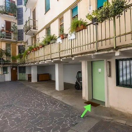Ticinese - Near Navigli - Corso Ticinese * Mediolan