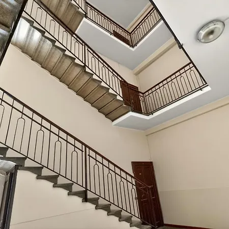 Apartament Duomo 15 Min - Balcony - Ac - No Lift