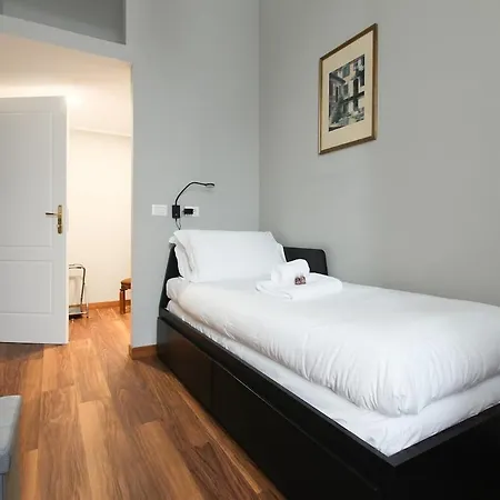 Hacca Collection - Elegant Period 2br 2 Baths Apartament *