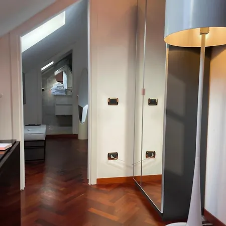 Chic Duplex In Center Fashion District Apartment