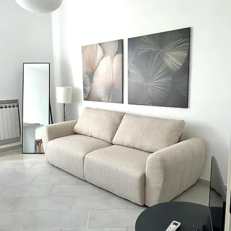 La Meneghina Apartament *