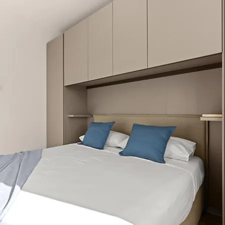 Apartament Stayeasy Concordia - Skyline Penthouse, Downtown Mediolan