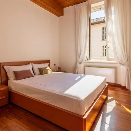 The Charm Of Old - Historic Palazzo With Duomo View Apartament *