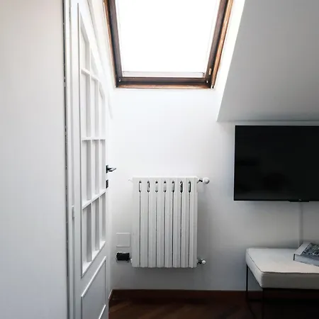Chic Duplex In Center Fashion District Apartment *