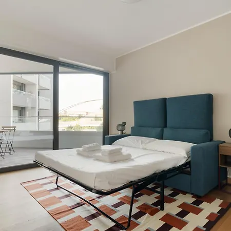 Guesthost - Traiano Comfy And Bright Apartament