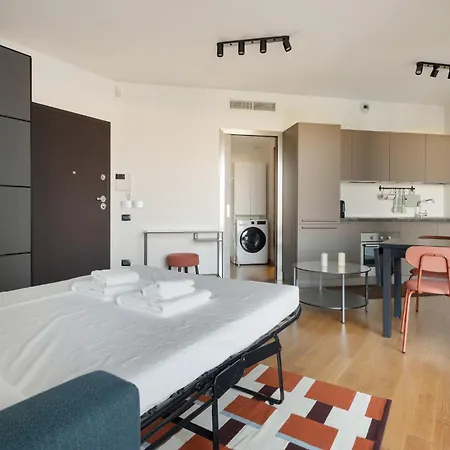 Apartament Guesthost - Traiano Comfy And Bright