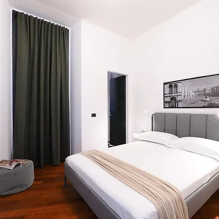 Contempora - Interior 900 2nd Floor - Duomo - Missori Milano
