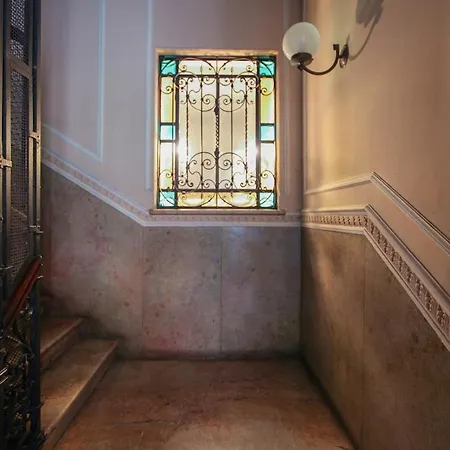 Hacca Collection - Elegant Period 2br 2 Baths Apartament *