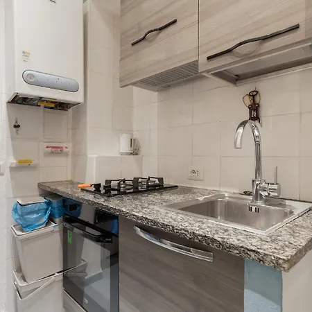 Guesthost - Comfy In Milan's Centre Appartement *