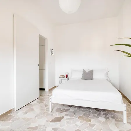 Apartment Hostmate- Milano-minimal Nest Milan