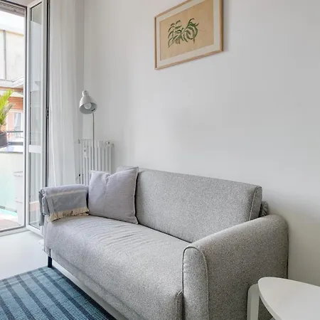 Hostmate- Milano-minimal Nest *