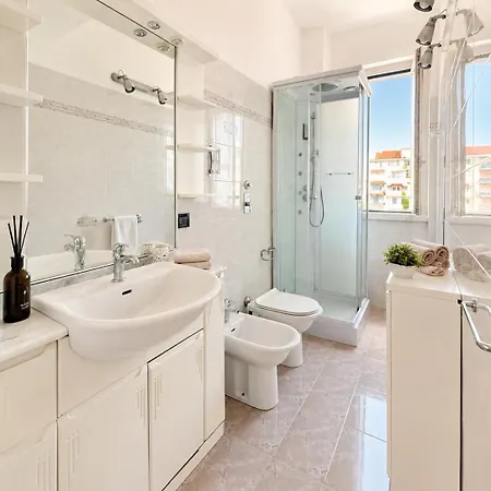 Bright 2-bedroom With Balconies Near San Raffaele Hospital Mediolan