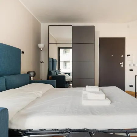 Apartament Guesthost - Traiano Comfy And Bright Mediolan