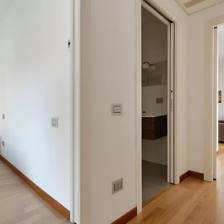 Guesthost - Bright With Balcony Near Mm3 * Milan