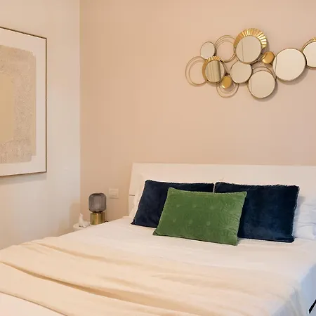 Apartament Porta Romana Garden Retreat - 3 Bedrooms & 2 Bathrooms