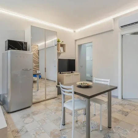 Montenapoleone - Navigli, Corso Ticinese Apartament