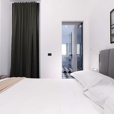 Contempora - Interior 900 2nd Floor - Duomo - Missori Milano