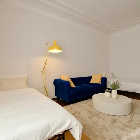 Apartament Classic Milanese With Balcony & Views