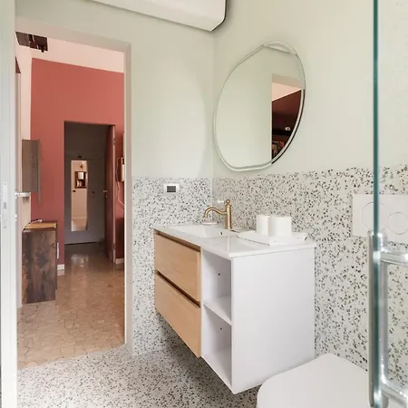 Guesthost - Comfy And Bright In Apartament Mediolan