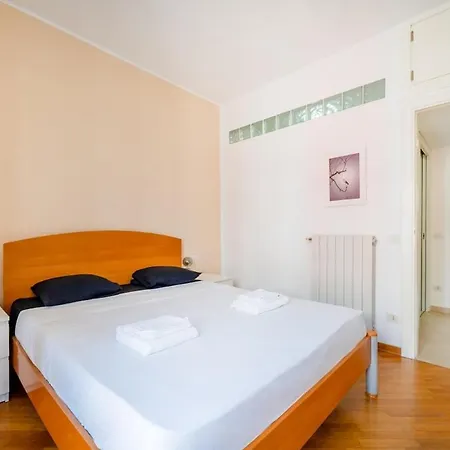 Cathedral 8 Minutes - 4 Guests - De Angeli Metro Appartement Milan