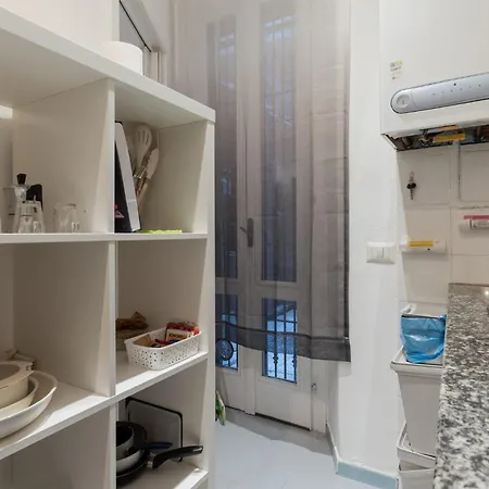Guesthost - Comfy In Milan's Centre Milan