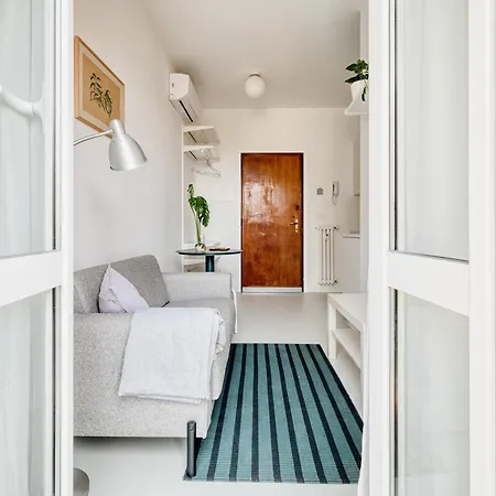 Hostmate- Milano-minimal Nest *