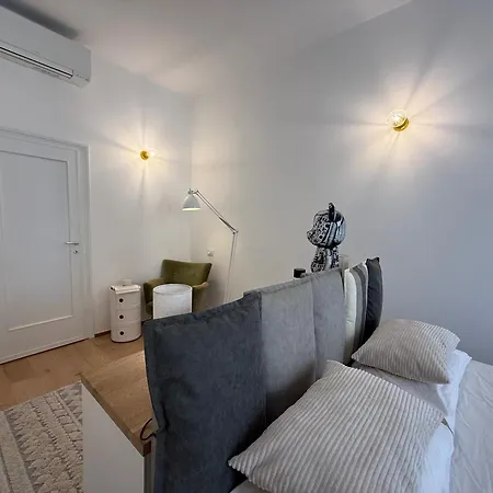 Elizabeth Pentahouse, Charmy In Apartament *