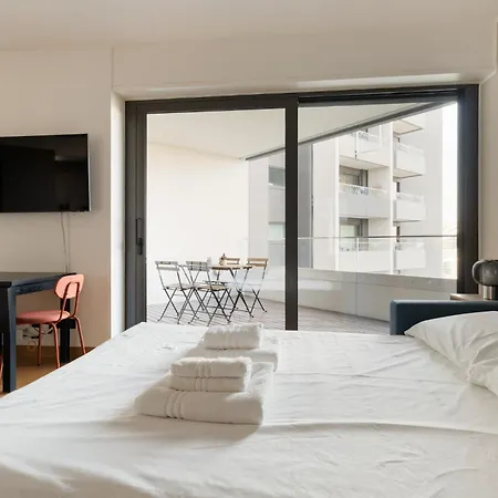 Guesthost - Traiano Comfy And Bright Apartament Mediolan