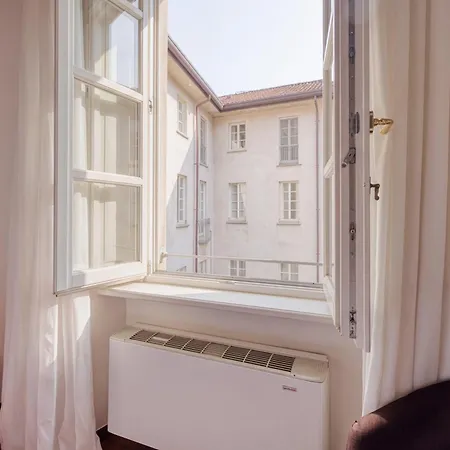 The Charm Of Old - Historic Palazzo With Duomo View Apartament *