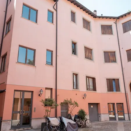 • M4 California Apartament *