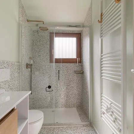 Apartament Guesthost - Comfy And Bright In