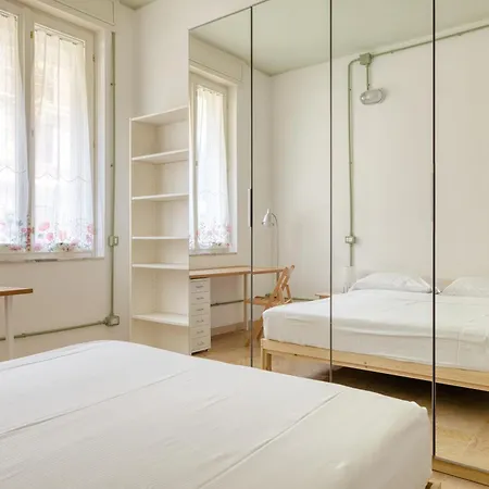 Hosmtate - - Porta Romana Apartment *