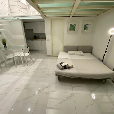 White House In Isola District Apartament *