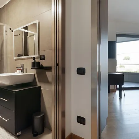 Apartament Guesthost - Traiano Comfy And Bright Mediolan