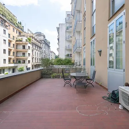 Fontana Milano, Historic With Panoramic Terrace, Guastalla Area Appartement Milan