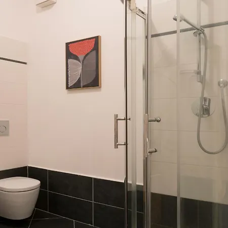Porta Romana Garden Retreat - 3 Bedrooms & 2 Bathrooms Apartament *
