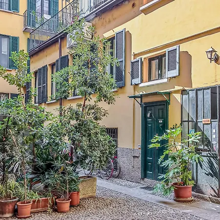 Navigli Loft, Steps To Darsena Apartment