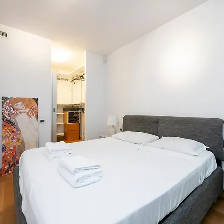 Apartament Metro 5 Lussuoso Con Posto Auto Mediolan
