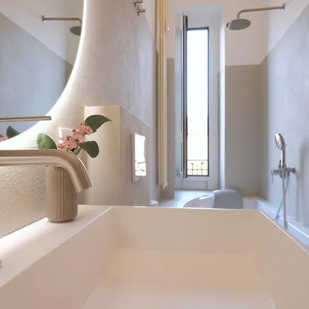 Classic Milanese With Balcony & Views *