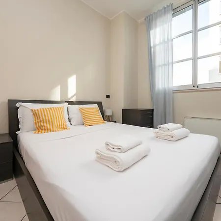 Bright One-bedroom With Balcony - Ripamonti Apartament Mediolan