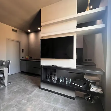 The Grey House - Stylish 2bd In Mediolan