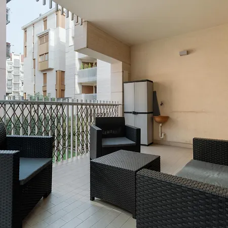 Guesthost - Bright With Balcony Near Mm3 * Milan